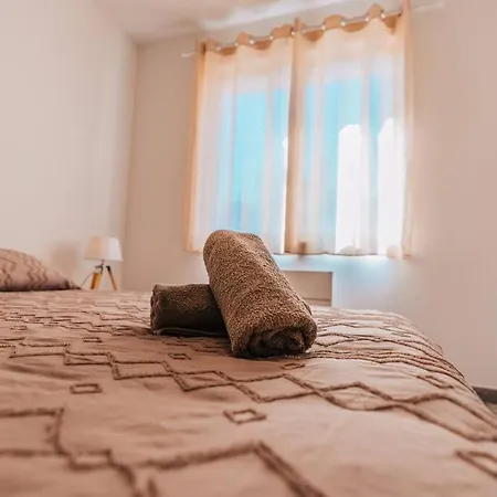 Vakantiehuis Maison Renovee A 500 M Du Centre Du Village *